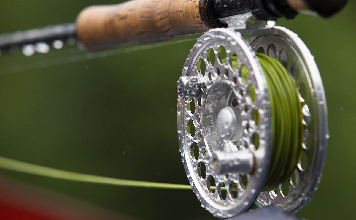 Wet-fly-reel-attached-to-a-rod-while-its-raining-outside